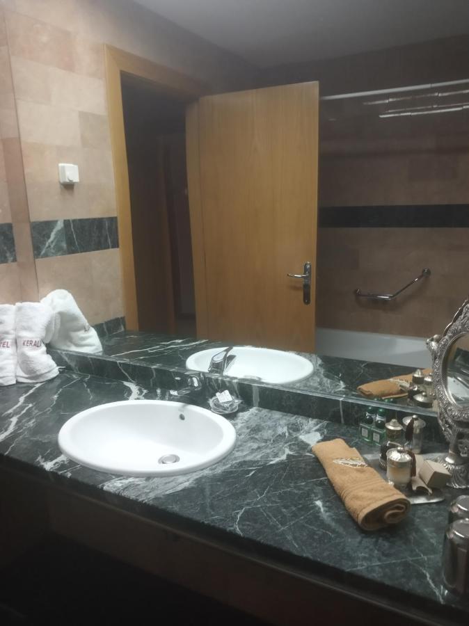 Hotel Kerala San Esteban de Pravia Exteriör bild